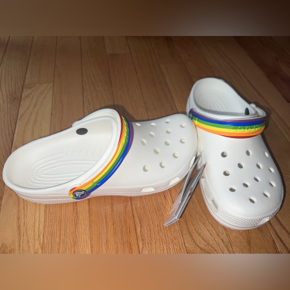 BNWT White/Rainbow Classic Pop Strap Crocs Size M7/W9